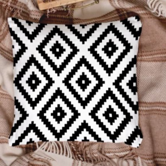 Black & white throw pillow - Picture 1 of 4